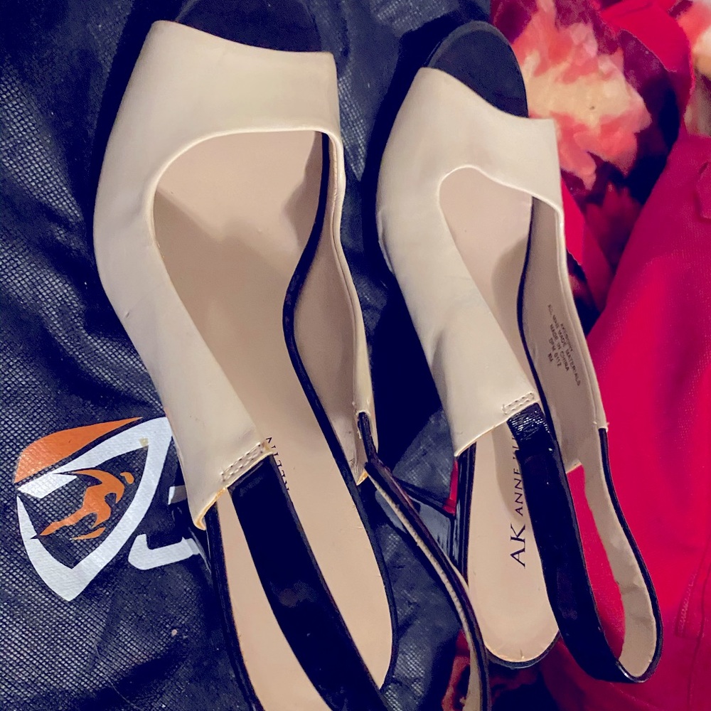 Only warn a couple times, man made material. Black and cream white Anne Kline